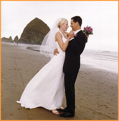 Cannon Beach Weddings on Beautiful Wedding Photography At Haystack Rock  Cannon Beach Oregon