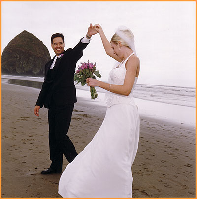 professional wedding photography on the Oregon coast, Haystack Rock, Cannon Beach, OR, USA